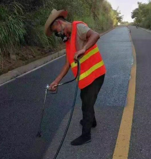 临夏路面喷涂翻新彩色步道施工方案